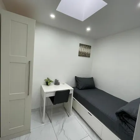 Newly Built Modern Flat With Free Parking Close To London Luton Airport And L&D Hospital Dunstable Esterno foto