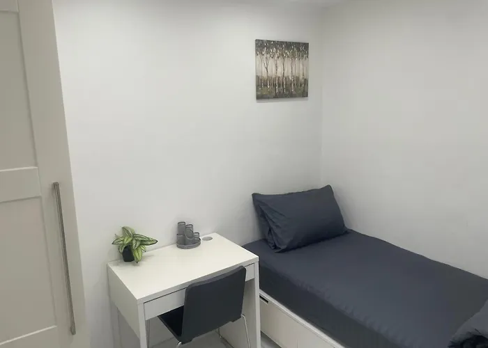 Newly Built Modern Flat With Free Parking Close To London Luton Airport And L&D Hospital
