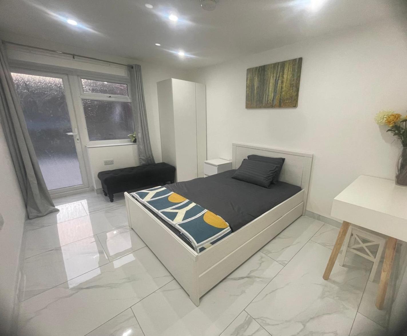 Apartment Newly Built Modern Flat With Free Parking Close To London Luton Airport And L&d Hospital