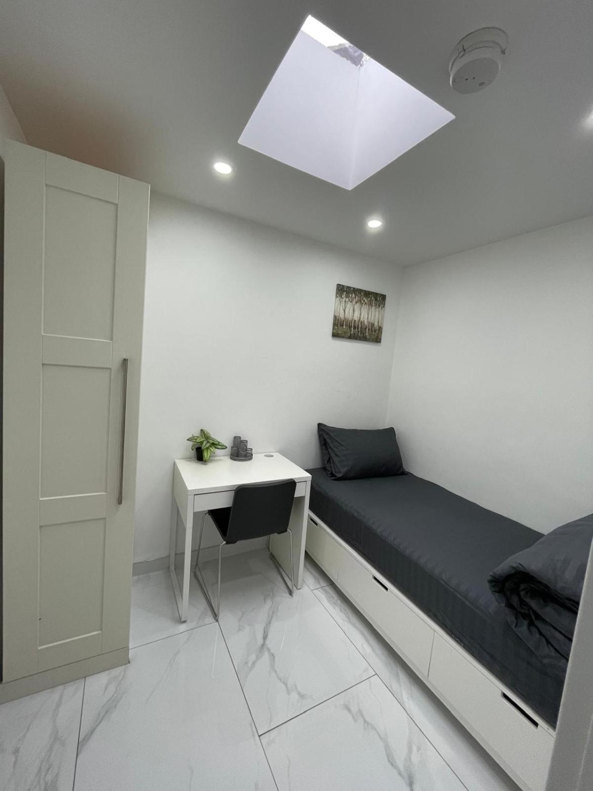Newly Built Modern Flat With Free Parking Close To London Luton Airport And L&d Hospital *